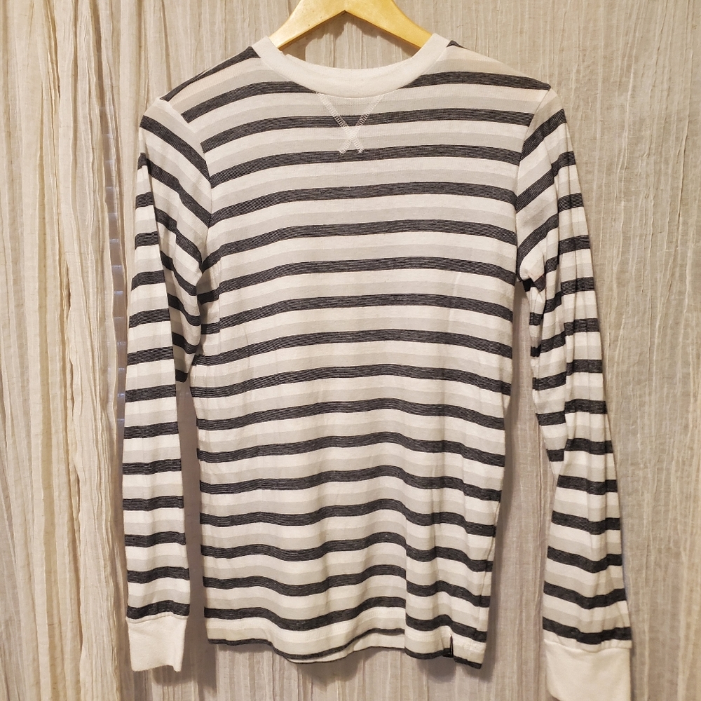 Black gray white stripe long sleeve t-shirt  sz XL